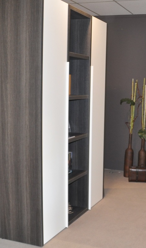 Kast met planken , boekenkast,deuren,150cm. breed,wit,wenge,design Boone